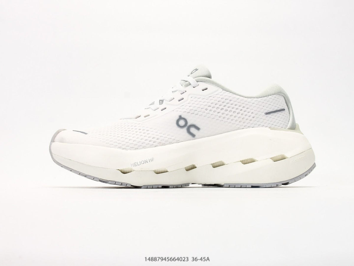 On cloud runner 3 max White